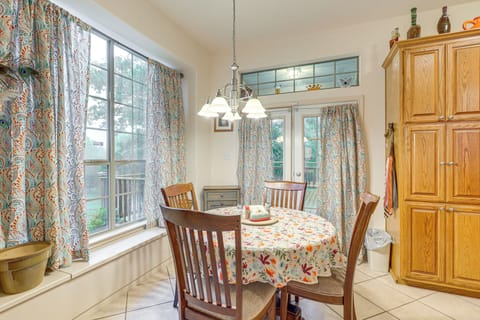 Dining Table | Dishware/Flatware