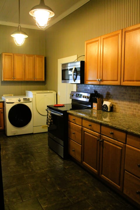 Kitchen with full size washer & dryer