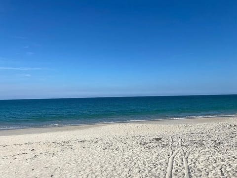 Beach nearby, sun loungers, beach towels