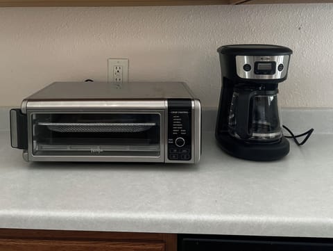 Airfryer/toaster oven & Coffee maker