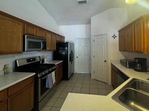 Full kitchen with all cooking essentials