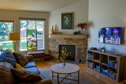 Cozy gas firplace and smart tv