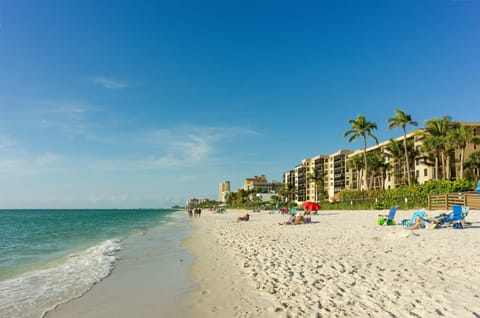 Beach nearby, sun loungers, beach towels