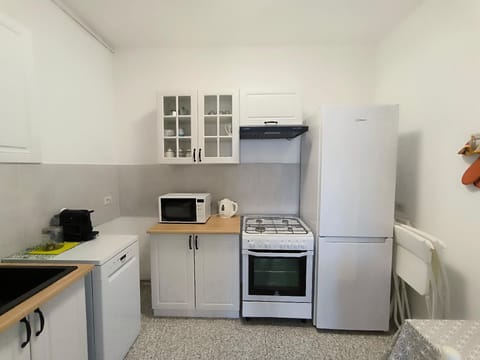 Fridge, microwave, dishwasher