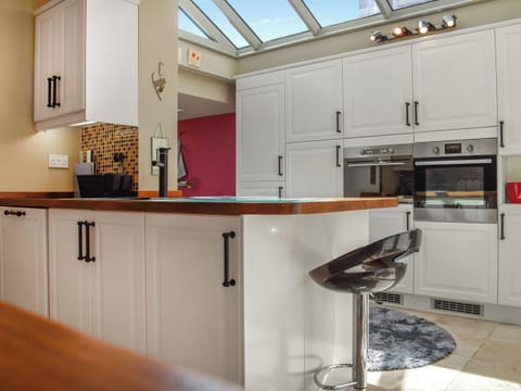 Kitchen | Valentine Retreat, Evesham