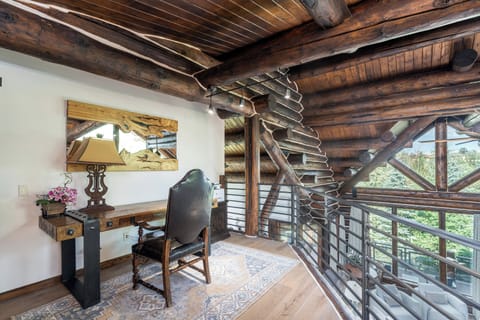 3.8-slopeside-chateau-telluride-loft-office