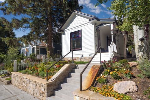 1.0-telluride-magic-on-main-exterior