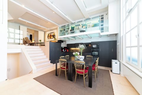 Living room 2 - ground floor - 4 meter high ceiling - kitchen 2