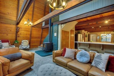 Rhododendron Vacation Rental | 3BR | 1.5BA | 1,792 Sq Ft | 2 Steps to Enter