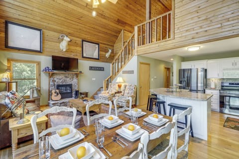 Dining Area | Dishware & Flatware Provided | Central A/C & Heat | 1st Floor