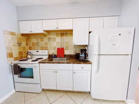 Fridge, oven, coffee/tea maker, toaster