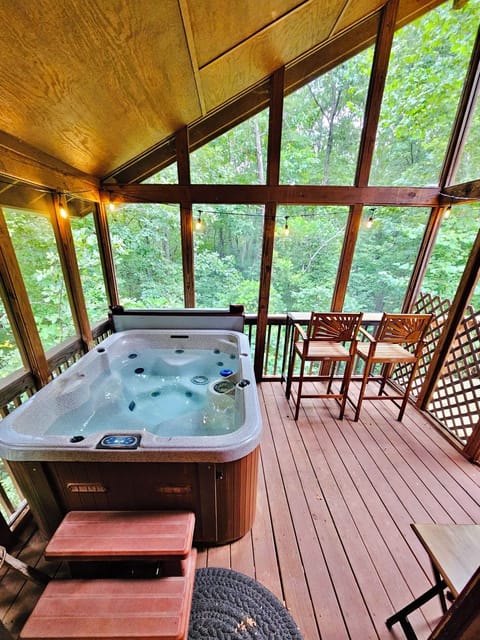 Indoor spa tub