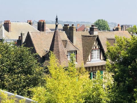 Anglo-Norman House Villa Castel