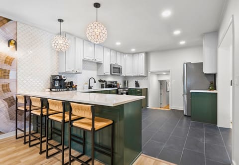 This modern kitchen has everything you need for preparing meals, with plenty of space and stylish finishes.