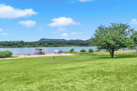 Large grassy yard for outdoor games!