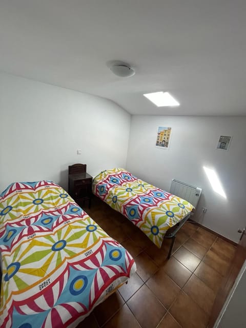 3 bedrooms, iron/ironing board, bed sheets