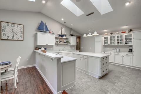 Kitchen | Cooking Basics | Dishwasher | Drip Coffee Maker | Main Level