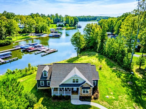 Charming lakefront home with a picturesque view of the water and marina, offering a perfect retreat in nature