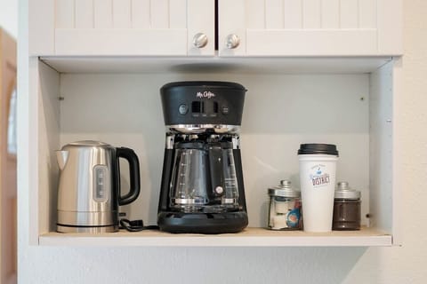 #StayinMyDistrict Historic Kenton comfortable & fully furnished Guest House. Make this your HOME Suite Home in Portland #BookDirect