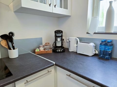 Fridge, microwave, oven, coffee/tea maker