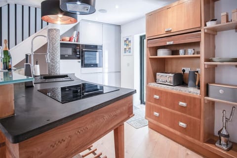 The Cottage - 2 Bedroom Cottage - Tenby (23680)