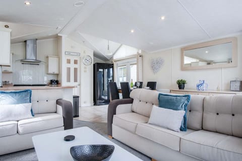 2 Manor Lodge - 2 Bedroom Lodge - Pendine (23744)