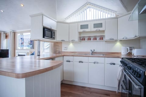 3 Manor Lodge - 2 Bedroom Lodge - Pendine (23781)