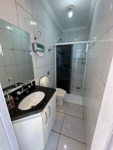 Shower, jetted tub, hair dryer, towels