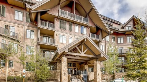 Crystal Peak Lodge