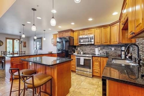 Lion Square 310E Kitchen