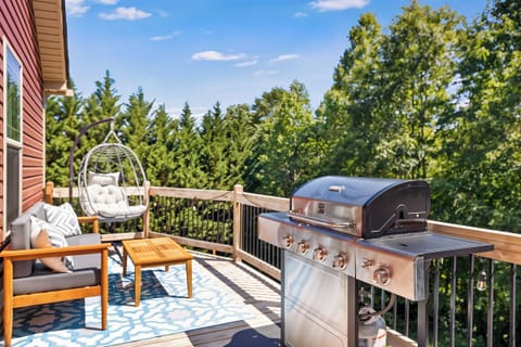 Back deck with gas grill