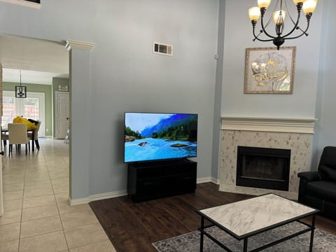 Smart TV, fireplace