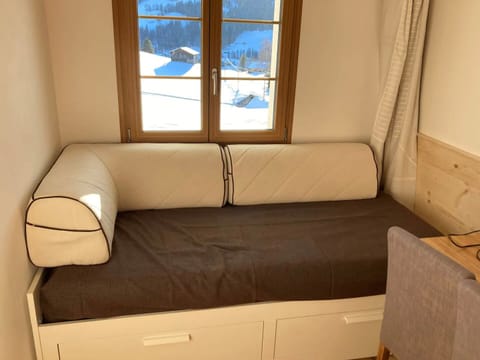 Bed for one or two persons (160 cm x 200 cm)