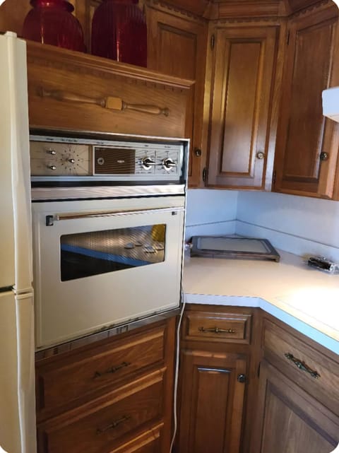 Oven, plenty of counter space