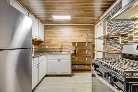 Kitchen | Stove/Oven | Refrigerator | Cooking Basics