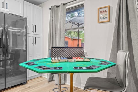 Table top portable poker table with box poker set