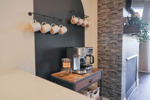 Coffee And Tea Bar (Espresso, Drip Machine and Pour Over Coffee)