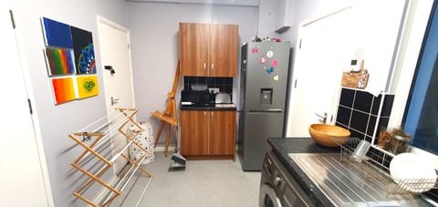 Fridge, microwave, oven, coffee/tea maker