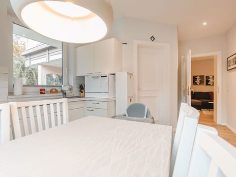 Cabinetry, Furniture, Building, Chair, Drawer, Wood, Comfort, Architecture, Chest Of Drawers, House