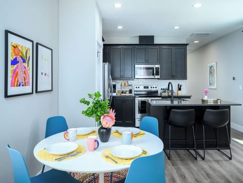 Dining Table Seats 4 to 6 | Table Standard Height | Wine Glasses