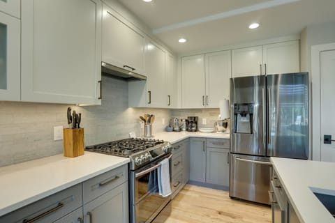 Kitchen | Drip Coffee Pot | Nespresso | Blender | Toaster