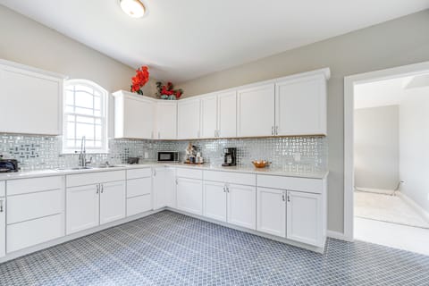 Kitchen | Stove/Oven | Drip Coffee Maker | Toaster | Blender