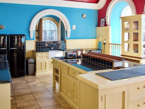 Kitchen | The Auction House, Criccieth