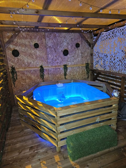 Indoor spa tub