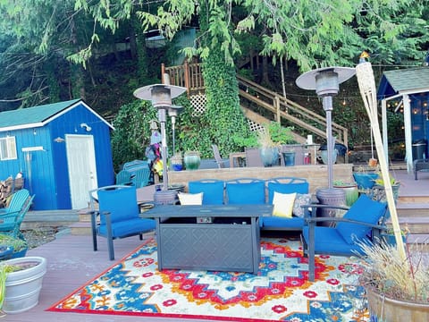 Lovely private dock with outdoor seating