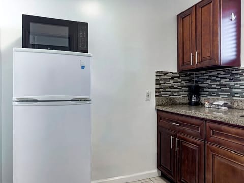 Fridge, microwave, stovetop, coffee/tea maker