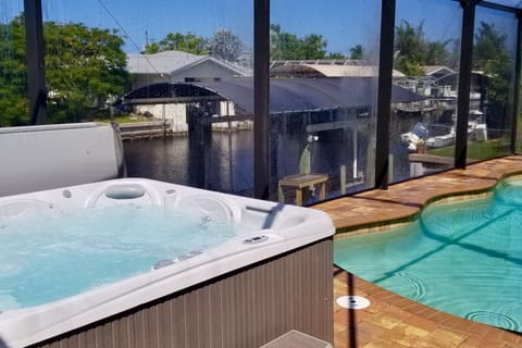 Outdoor spa tub