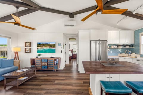 GUEST HOUSE LIVING AREA