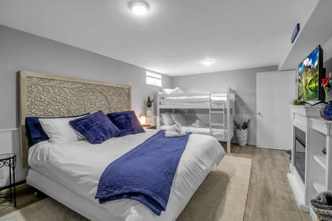 17 bedroom 5 lower level king bed and twin bunks smart tv and fireplace