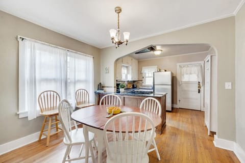 Cozy dinning area with many views to enjoy.